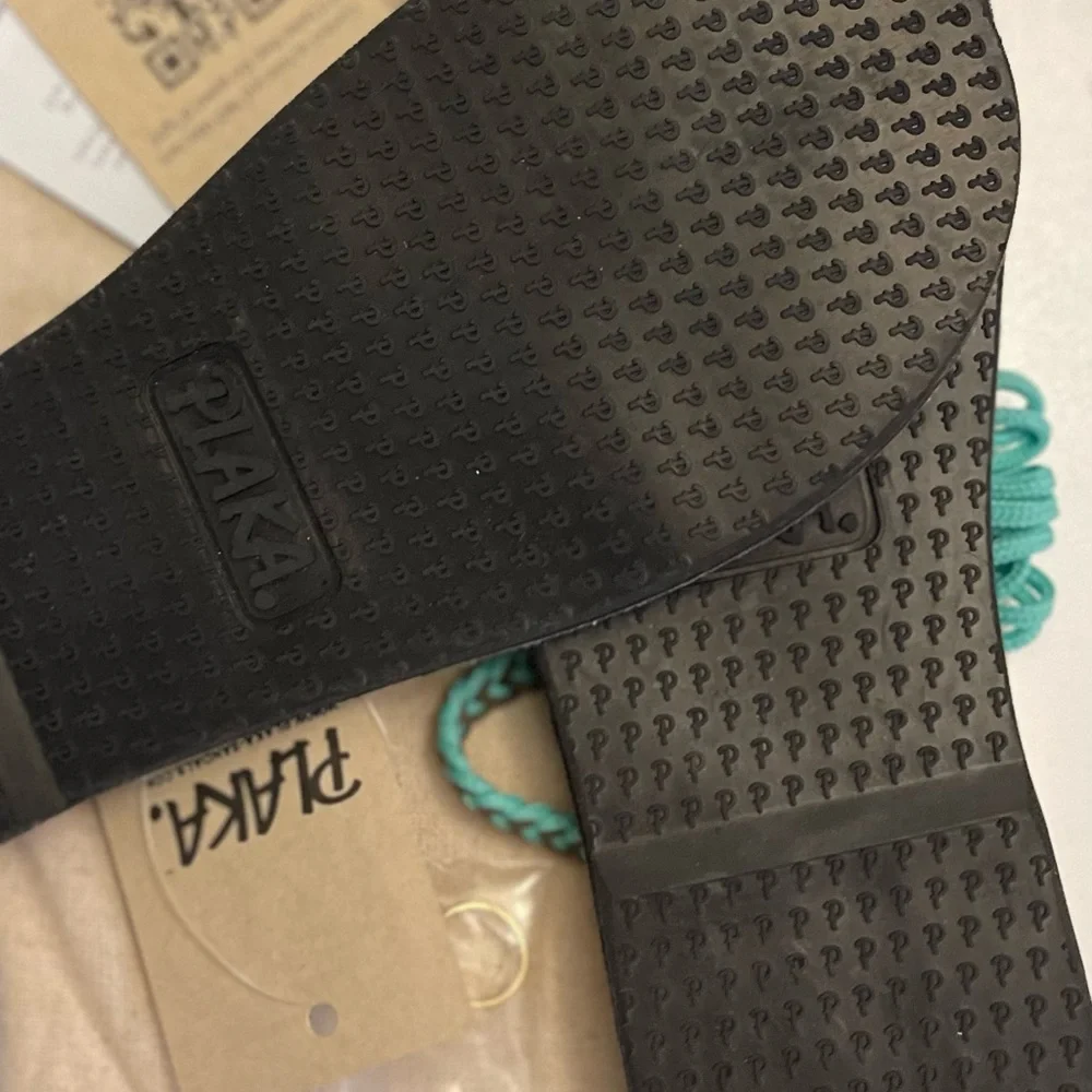 Plaka Flat Hand-Woven Sandals for Women - Picture 3 of 11